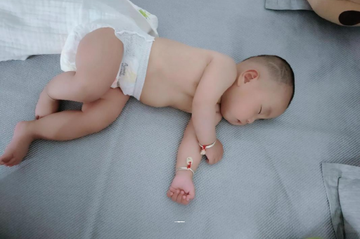 襄阳几个月宝宝会抬头